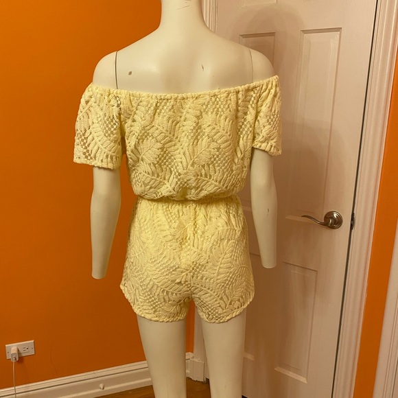 BB Dakota Yellow Lace Romper - Picture 3 of 3